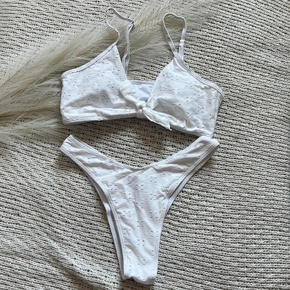 BRAND NEW SHEIN WHITE 2 PIECE BIKINI SWIMSUIT SIZE MEDIUM